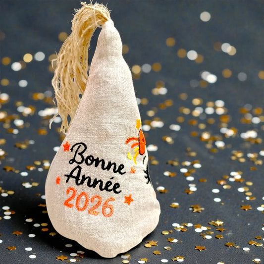 Madame Chapeau 2026 joujou chien en chanvre naturel respectable et non toxique, décoré pour la nouvelle année 2026.