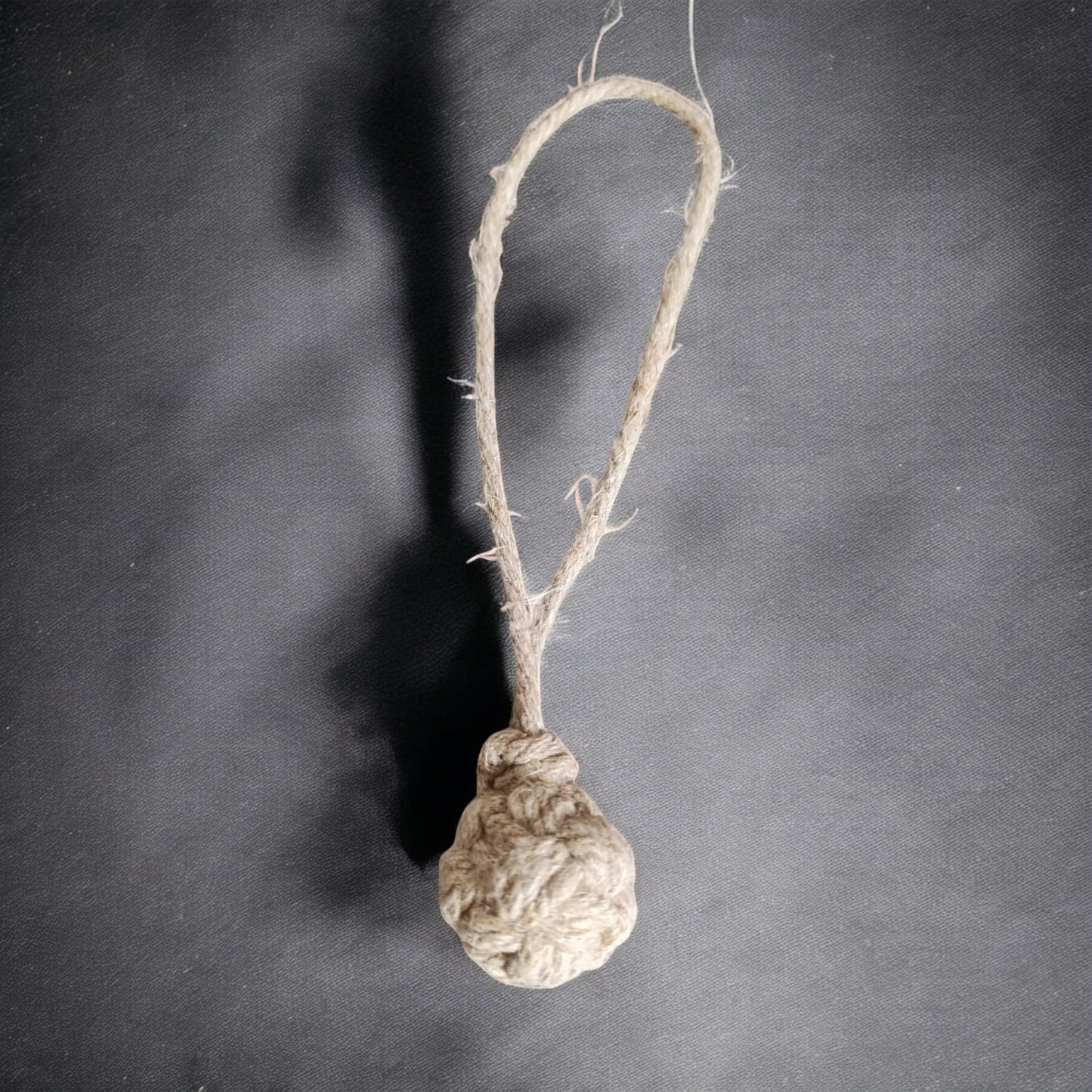 The ball with handle