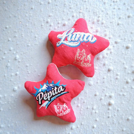 Doudou étoile rouge Madame Étoile de Noël, joujou chien en chanvre naturel et hypoallergénique.