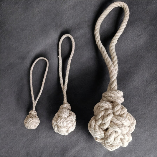 The ball with handle