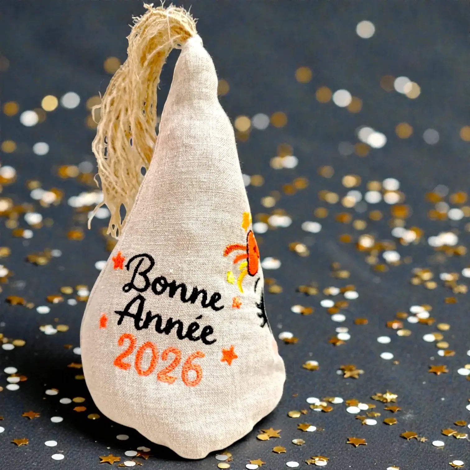 Madame Chapeau 2026 joujou chien en chanvre naturel respectable et non toxique, décoré pour la nouvelle année 2026.